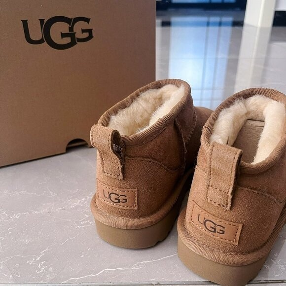 UGG Classic Ultra Mini Boots - Picture 5 of 6